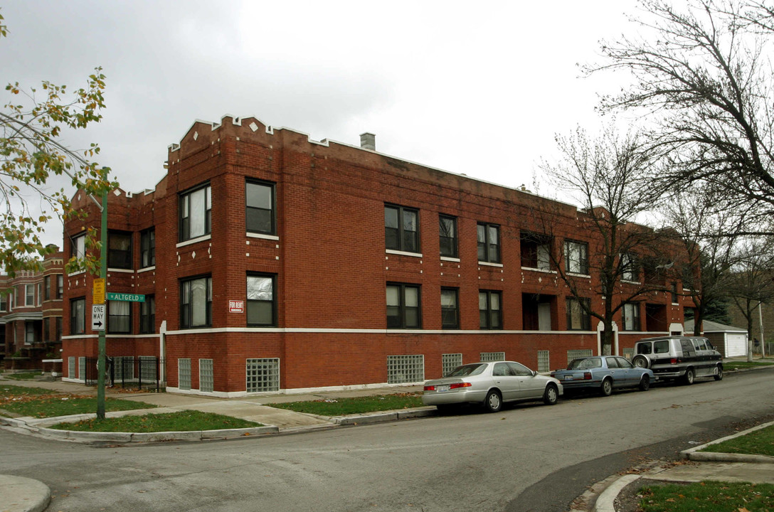 4333 W Altgeld St in Chicago, IL - Building Photo