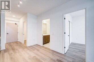 8 Interchange Wy in Vaughan, ON - Building Photo - Building Photo