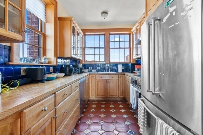 property at 8 Gloucester St