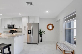 3871 Patio Ct in Palm Springs, FL - Building Photo - Building Photo