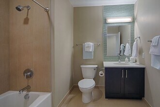 33 Rogers St, Unit 201 in Cambridge, MA - Building Photo - Building Photo