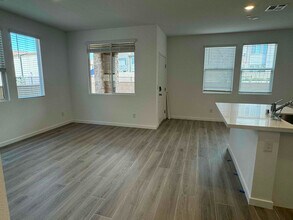 2552 Venetia Pointe St in Henderson, NV - Building Photo - Building Photo