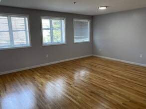 62 Anderson Ave, Unit 1 in Fairview, NJ - Building Photo - Building Photo