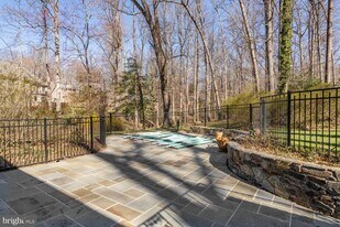 7616 Burford Dr in McLean, VA - Building Photo