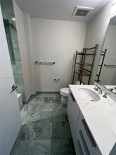 1050 Brickell Ave, Unit 2818 in Miami, FL - Building Photo - Building Photo