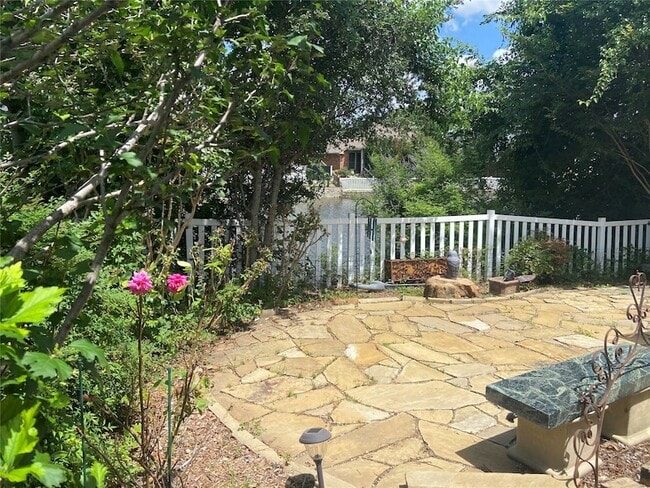 property at 5414 Plantation Ln
