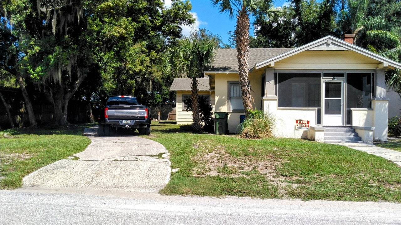 711 Avenue B NE in Winter Haven, FL - Building Photo