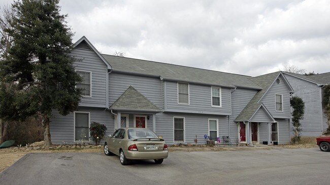 2010 Belle Terra Rd in Knoxville, TN - Building Photo - Building Photo