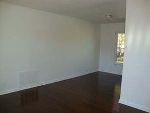 147 Storeywood Dr in San Antonio, TX - Building Photo - Building Photo