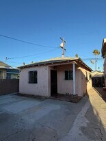 2042 Martin Luther King Jr Ave, Unit 4 in Long Beach, CA - Building Photo