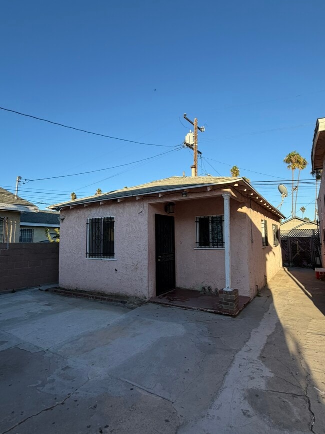 2042 Martin Luther King Jr Ave, Unit 4