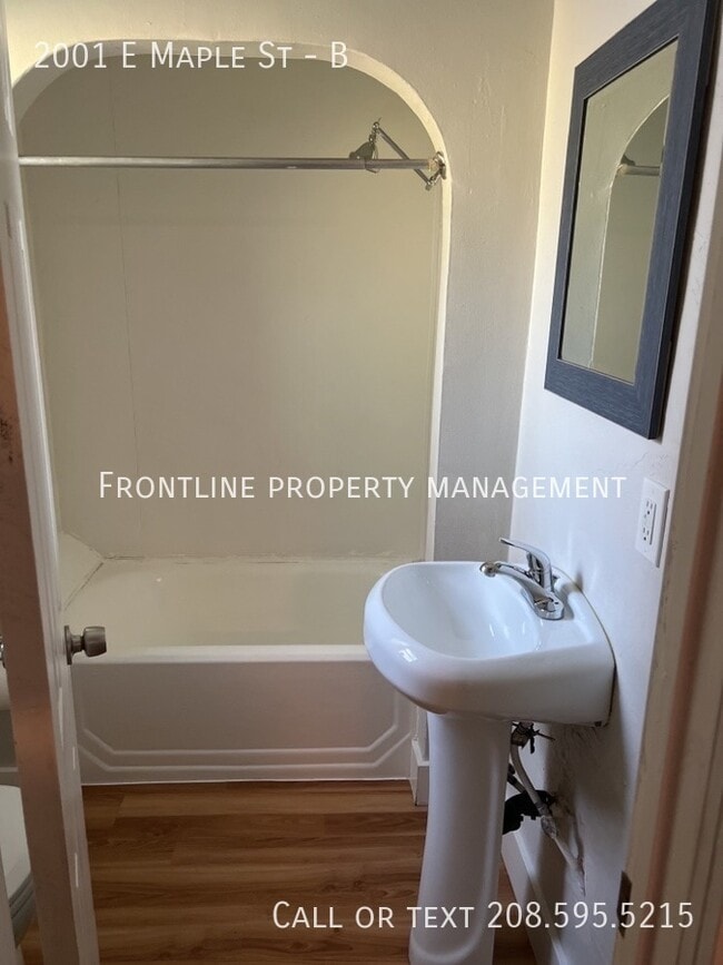 2001 E Maple St-Unit -B in Caldwell, ID - Building Photo - Building Photo