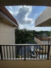 10451 W Broward Blvd in Plantation, FL - Foto de edificio - Building Photo