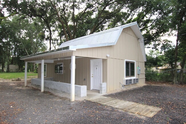 property at 2435 E Johnson Ave
