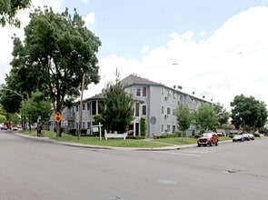 La Loma Senior Apartments in Modesto, CA - Foto de edificio - Building Photo