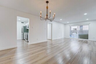 7555 Katy Fwy in Houston, TX - Building Photo - Building Photo