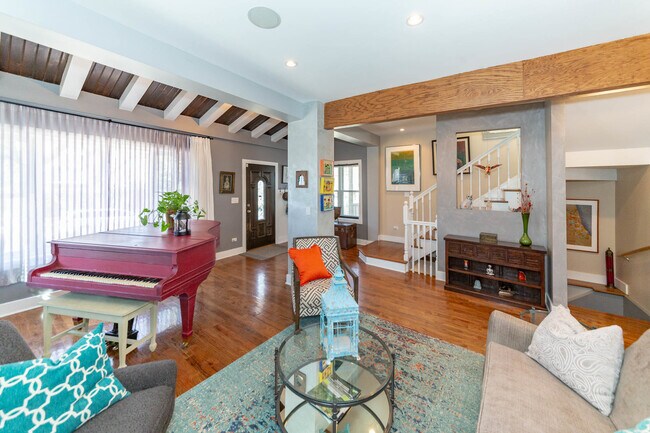 2243 N Monticello Ave in Chicago, IL - Building Photo - Building Photo