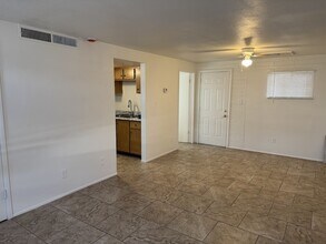 7120 W Mariposa Dr in Phoenix, AZ - Building Photo - Building Photo