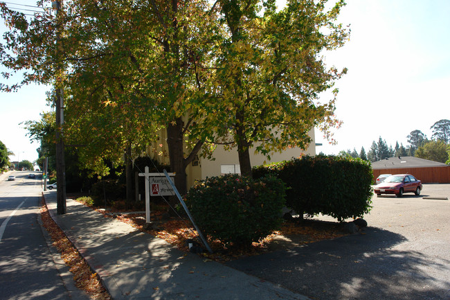 669 Chorro St in San Luis Obispo, CA - Foto de edificio - Building Photo