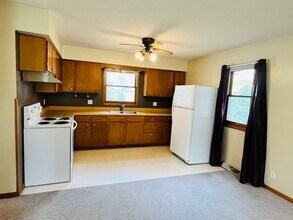 609 W Buchanan St in Winterset, IA - Building Photo - Building Photo