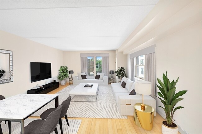 82 Peterborough St, Unit 4G