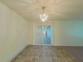 860 SE Lilly Ave in Corvallis, OR - Foto de edificio - Building Photo