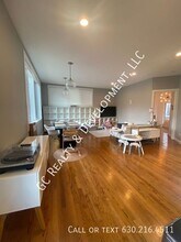 2317 W Armitage Ave in Chicago, IL - Foto de edificio - Building Photo