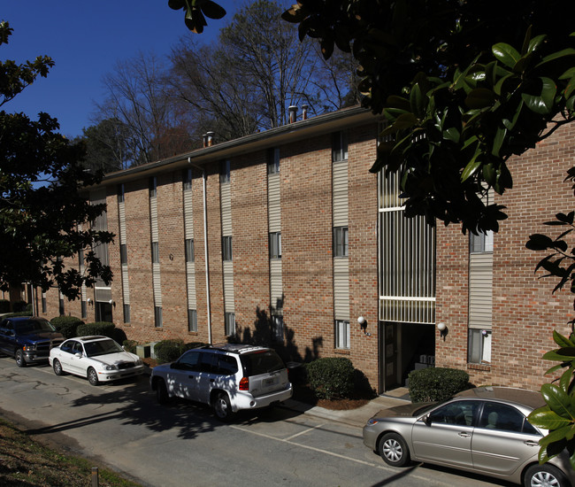 Buford Towne Apartments in Atlanta, GA - Foto de edificio - Building Photo