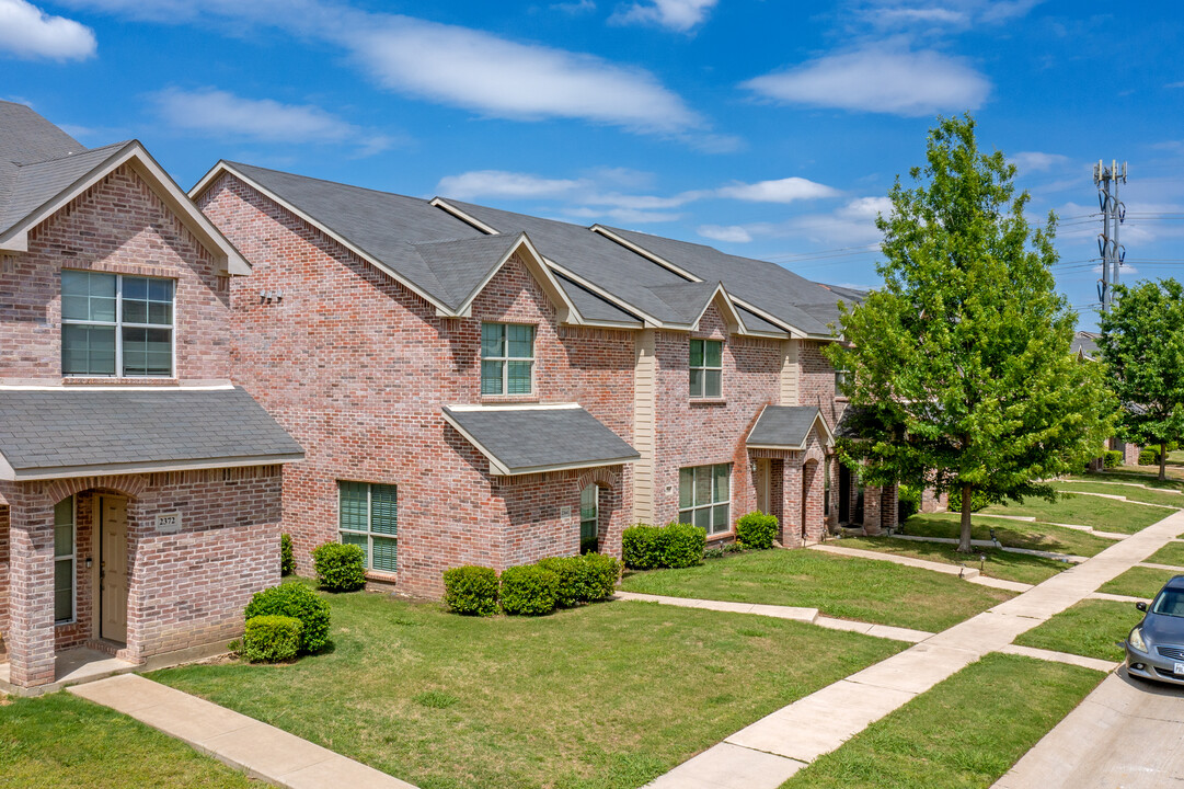 January Lane Townhomes in Grand Prairie, TX - Building Photo