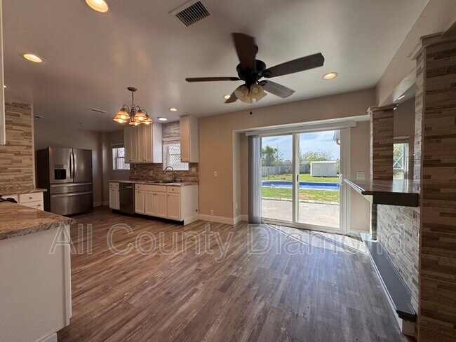 property at 607 Plantation Ct