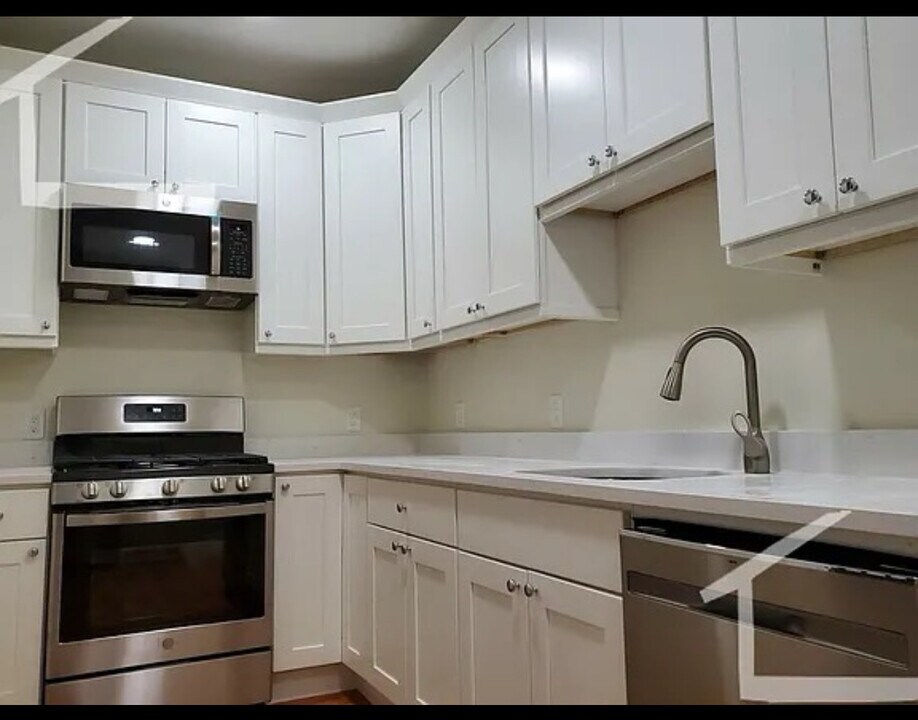 31 Harris St, Unit 2 in Brookline, MA - Building Photo