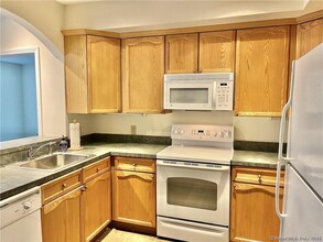 2590 Gold Star Hwy in Groton, CT - Building Photo - Building Photo