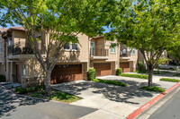 Hampton Village in Sacramento, CA - Building Photo - Building Photo