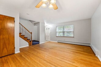 21 E Thorndale Ave in Roselle, IL - Building Photo - Building Photo