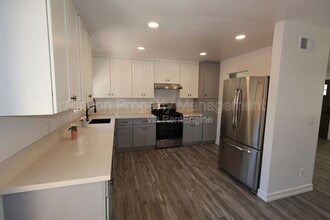 102 Hoover Ave in Ventura, CA - Building Photo - Building Photo