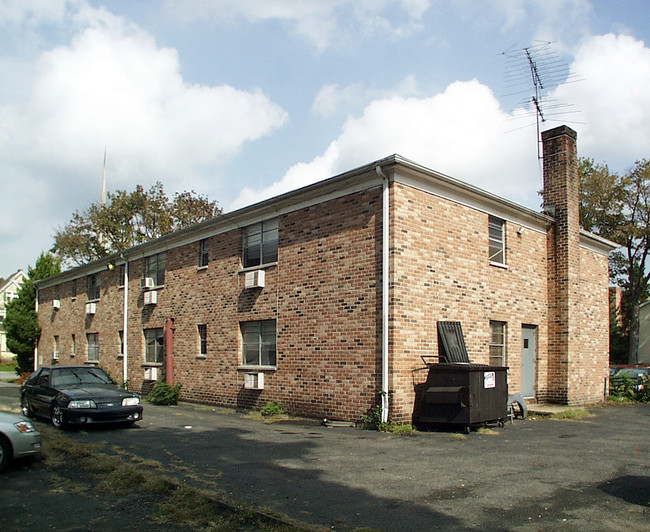 43 Hoyt St in Stamford, CT - Foto de edificio - Building Photo