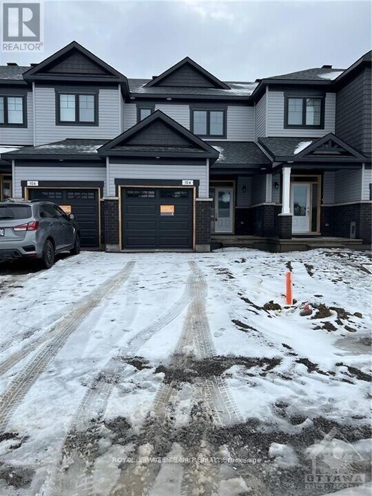 104 Patchell Pl in North Grenville, ON - Building Photo