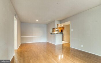 3305 Wyndham Cir in Alexandria, VA - Building Photo - Building Photo
