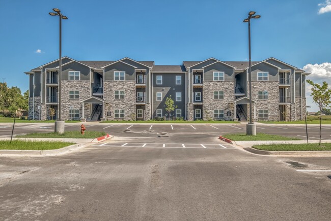 Bradford Place Apartments in Oklahoma City, OK - Building Photo - Building Photo