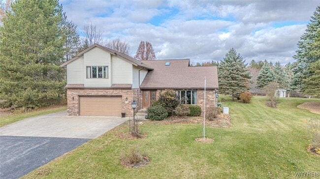 6784 Bear Ridge Rd in Lockport, NY - Building Photo - Building Photo