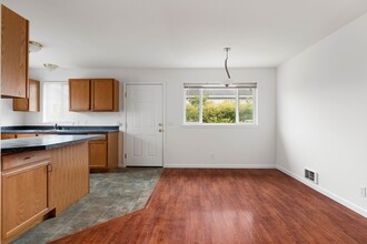 1414 NW Elwha St in Oak Harbor, WA - Building Photo - Building Photo