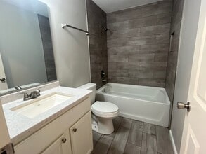 18 Foxboro Cv, Unit R in Jackson, TN - Building Photo - Building Photo