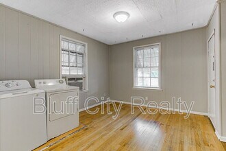 2567 Madison Ave in Memphis, TN - Building Photo - Building Photo