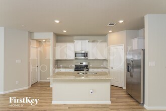 14006 Feed Park in San Antonio, TX - Foto de edificio - Building Photo