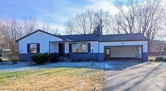 55 Village Blvd, Unit 11 in Canfield, OH - Building Photo