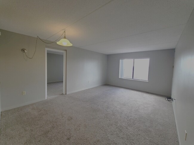 25 S Point Dr, Unit 1