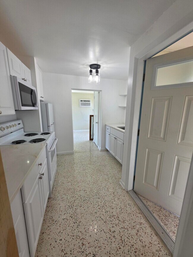 1216 Cabana Rd in West Palm Beach, FL - Building Photo - Building Photo