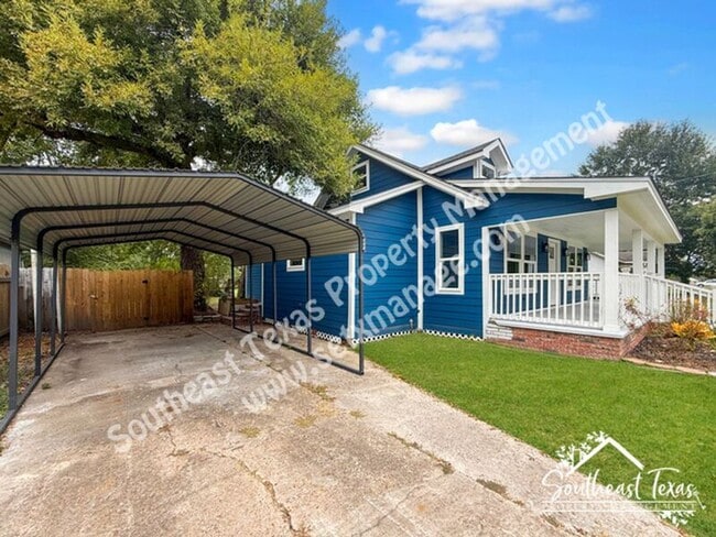 6371 Terrell St in Groves, TX - Building Photo - Building Photo