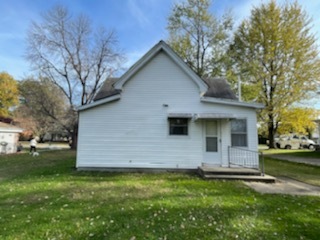 203 S Harrison St in Manito, IL - Foto de edificio - Building Photo