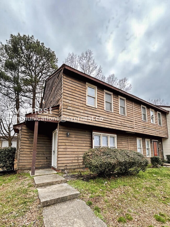 429 Hickorywood Cir in Richmond, VA - Foto de edificio - Building Photo